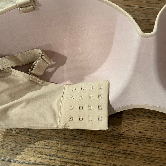 SOMA 36DDD Bra Tan Enbliss Stay Put Strapless Wireles Back Closure Stretch - Picture 4 of 6
